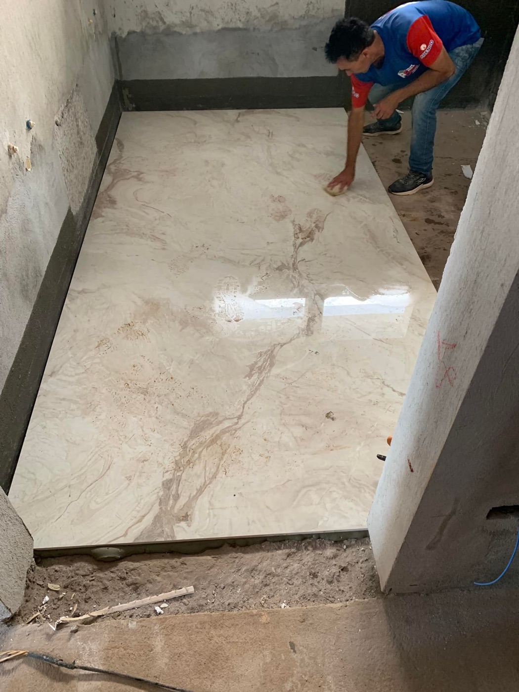 Piso de mármore polido — acabamento fino